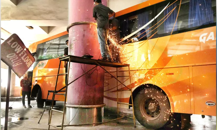 കെ.എസ്.ആർ.ടി.സി സ്റ്റാൻഡിൽ ബസ് തൂണുകൾക്കിടയിൽ കുടുങ്ങിയത് 15 മണിക്കൂർ