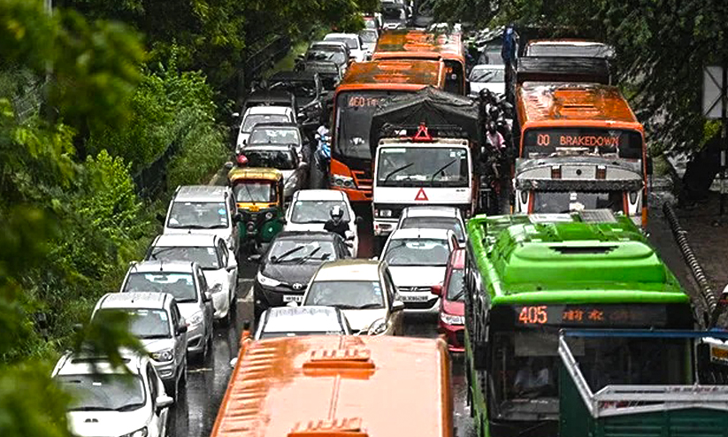 നിയമം ലംഘിച്ചതിന് ഡൽഹിയിൽ 21,000ത്തിലധികം സ്വകാര്യ ബസുകൾക്ക് പിഴ നിയമം ലംഘിച്ചതിന് ഡൽഹിയിൽ 21,000ത്തിലധികം സ്വകാര്യ ബസുകൾക്ക് പിഴ