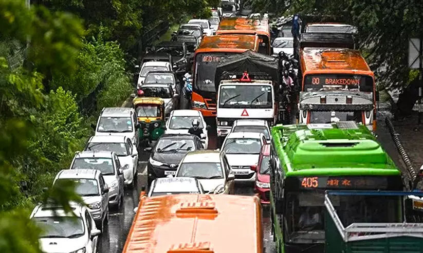 നിയമം ലംഘിച്ചതിന് ഡൽഹിയിൽ 21,000ത്തിലധികം സ്വകാര്യ ബസുകൾക്ക് പിഴ