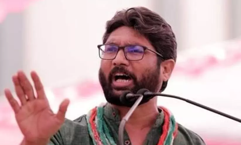 പിണറായിയും മോദിയും തമ്മിൽ രഹസ്യ പാക്കേജുണ്ടെന്ന്​ ജിഗ്‌നേഷ് മേവാനി; ഫാഷിസത്തെ നേരിടുന്നതില്‍ പിണറായിക്ക് ഇരട്ടചങ്കല്ല, ഇരട്ടമുഖം