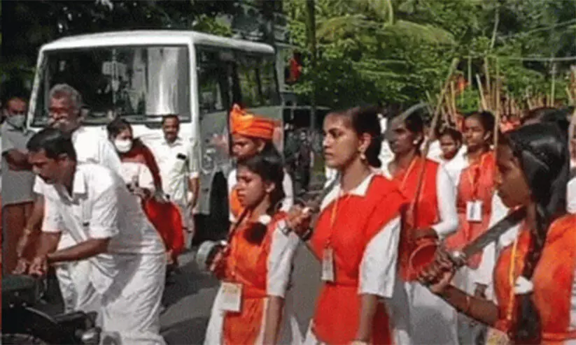 നെയ്യാറ്റിൻകരയിൽ വാളേന്തി ദുർഗാവാഹിനി പഥസഞ്ചലനം നെയ്യാറ്റിൻകരയിൽ വാളേന്തി ദുർഗാവാഹിനി പഥസഞ്ചലനം