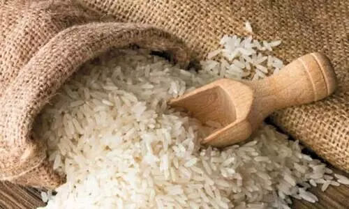 അതിർത്തി കടന്ന് സപ്ലൈകോയുടെ കാശടിക്കാൻ നെല്ലും അരിയും അതിർത്തി കടന്ന് സപ്ലൈകോയുടെ കാശടിക്കാൻ നെല്ലും അരിയും