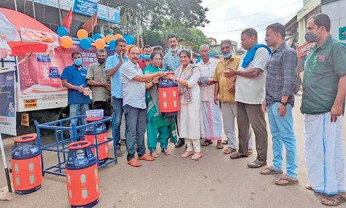 ഐ.ഒ.സിയുടെ ന്യൂജൻ എൽ.പി.ജി സിലിണ്ടറുകൾ ഇനി വയനാട്ടിലും