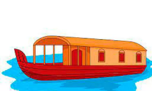 രേഖകളില്ലാതെ സർവിസ്; ഹൗസ്ബോട്ട് പിടിച്ചെടുത്തു