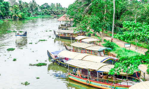 പാക്കേജിന് പുറത്തെ കുമരകം