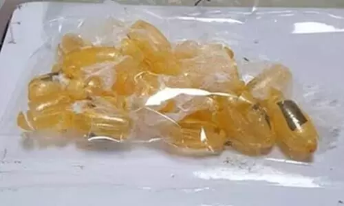 വയറ്റിനുള്ളിൽ 28 കോടിയുടെ കൊക്കെയ്ൻ ഗുളികകൾ ഒളിപ്പിച്ച യുഗാണ്ടൻ യുവതികൾ അറസ്റ്റിൽ