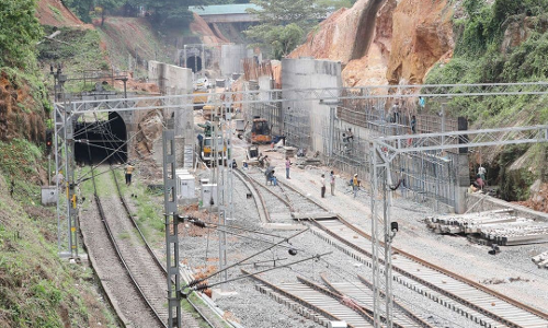 അന്തിമജോലികൾ അതിവേഗം ഇരട്ടപ്പാത നാളെ തുറക്കും