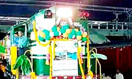 ചൂളംവിളിച്ച് ട്രെയിനെത്തി; തേനിയിൽ ആവേശം