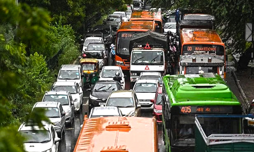 നിയമം ലംഘിച്ചതിന് ഡൽഹിയിൽ 21,000ത്തിലധികം സ്വകാര്യ ബസുകൾക്ക് പിഴ നിയമം ലംഘിച്ചതിന് ഡൽഹിയിൽ 21,000ത്തിലധികം സ്വകാര്യ ബസുകൾക്ക് പിഴ