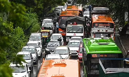 നിയമം ലംഘിച്ചതിന് ഡൽഹിയിൽ 21,000ത്തിലധികം സ്വകാര്യ ബസുകൾക്ക് പിഴ