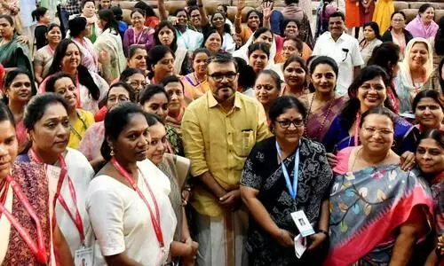 വതിനാ സംവരണവും നവമാധ്യമങ്ങളിലെ അതിക്രമങ്ങൾക്കെതിരെ നിയമനിർമാണവും ആവശ്യപ്പെട്ട് ദേശീയ വനിതാ നിയമസഭാംഗങ്ങളുടെ സമ്മേളനം