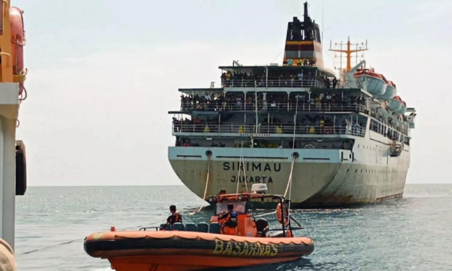 ഇന്തോനേഷ്യയിൽ ബോട്ട് മുങ്ങി 25 പേരെ കാണാതായി