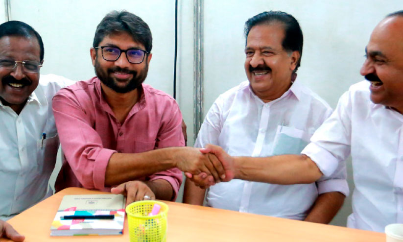 ആന്റണിയും ഡോ. ദയയും തൊടുത്തുവിട്ടത് ആയുധമാക്കി അവസാന ലാപ്പിലെ പടയോട്ടം ആന്റണിയും ഡോ. ദയയും തൊടുത്തുവിട്ടത് ആയുധമാക്കി അവസാന ലാപ്പിലെ പടയോട്ടം