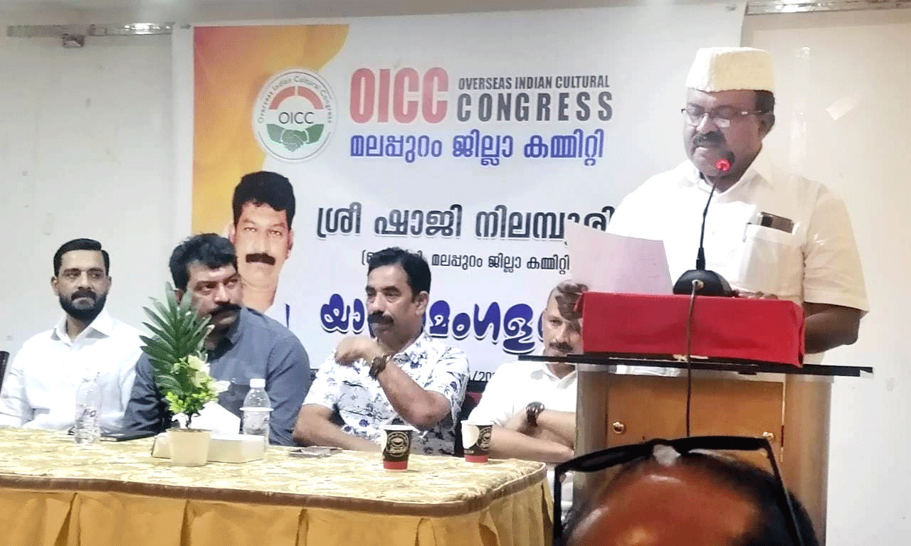 ഷാ​ജി നി​ല​മ്പൂ​രി​ന് യാ​ത്ര​യ​യ​പ്പ് ന​ൽ​കി