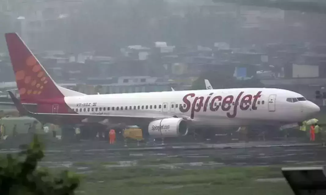 വിന്റ് ഷീൽഡിൽ വിള്ളൽ; സ്പൈസ് ജെറ്റ് വിമാനം മുംബൈയിൽ തിരിച്ചിറക്കി വിന്റ് ഷീൽഡിൽ വിള്ളൽ; സ്പൈസ് ജെറ്റ് വിമാനം മുംബൈയിൽ തിരിച്ചിറക്കി