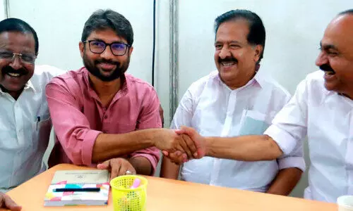 ആന്‍റണിയും ഡോ. ദയയും തൊടുത്തുവിട്ടത് ആയുധമാക്കി അവസാന ലാപ്പിലെ പടയോട്ടം