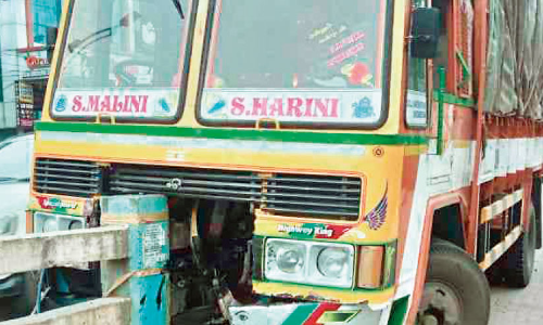 അങ്ങാടിപ്പുറം മേൽപാലത്തിൽ വീണ്ടും അപകടം