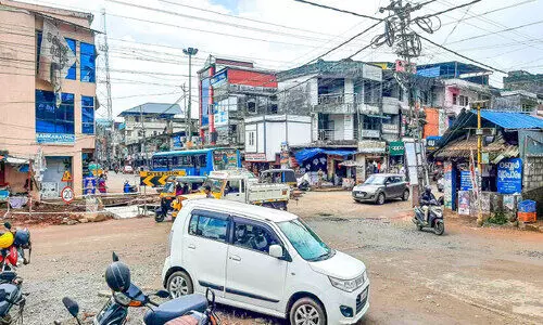 ലാസ്റ്റ് ബെൽ മുഴങ്ങിയാലും കുട്ടികൾ സ്കൂളിൽ എത്തില്ല