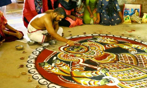 കളം നിറയുന്ന വർണ്ണങ്ങൾ