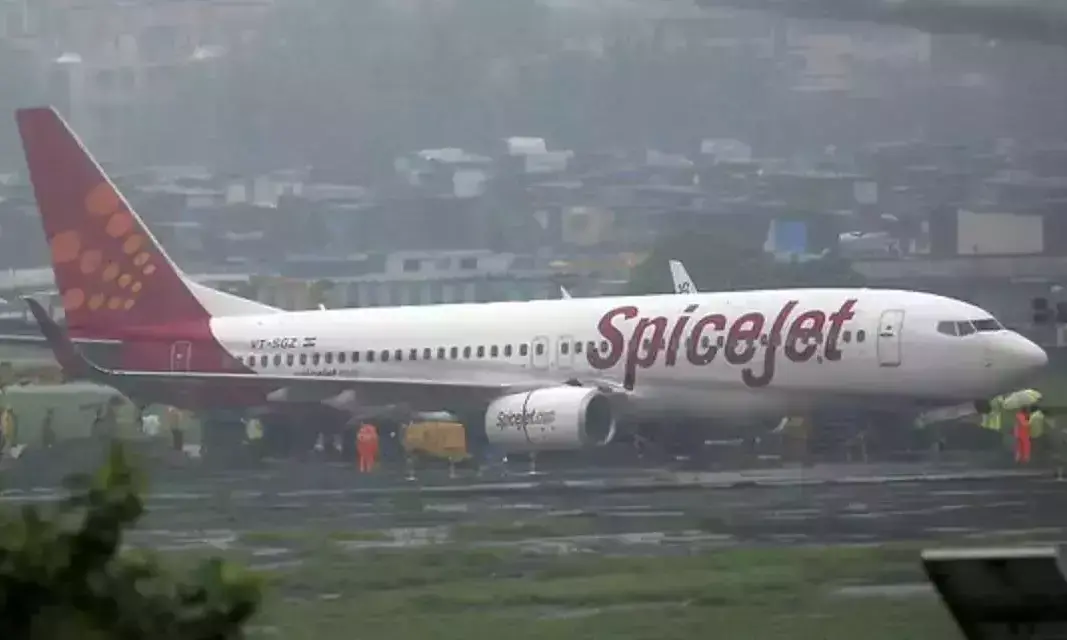 വിന്‍റ് ഷീൽഡിൽ വിള്ളൽ; സ്പൈസ് ജെറ്റ് വിമാനം മുംബൈയിൽ തിരിച്ചിറക്കി