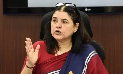 ഐ.എ.എസ് ദമ്പതികളെ സ്ഥലംമാറ്റിയ നടപടിയെ വിമർശിച്ച് മേനക ഗാന്ധി