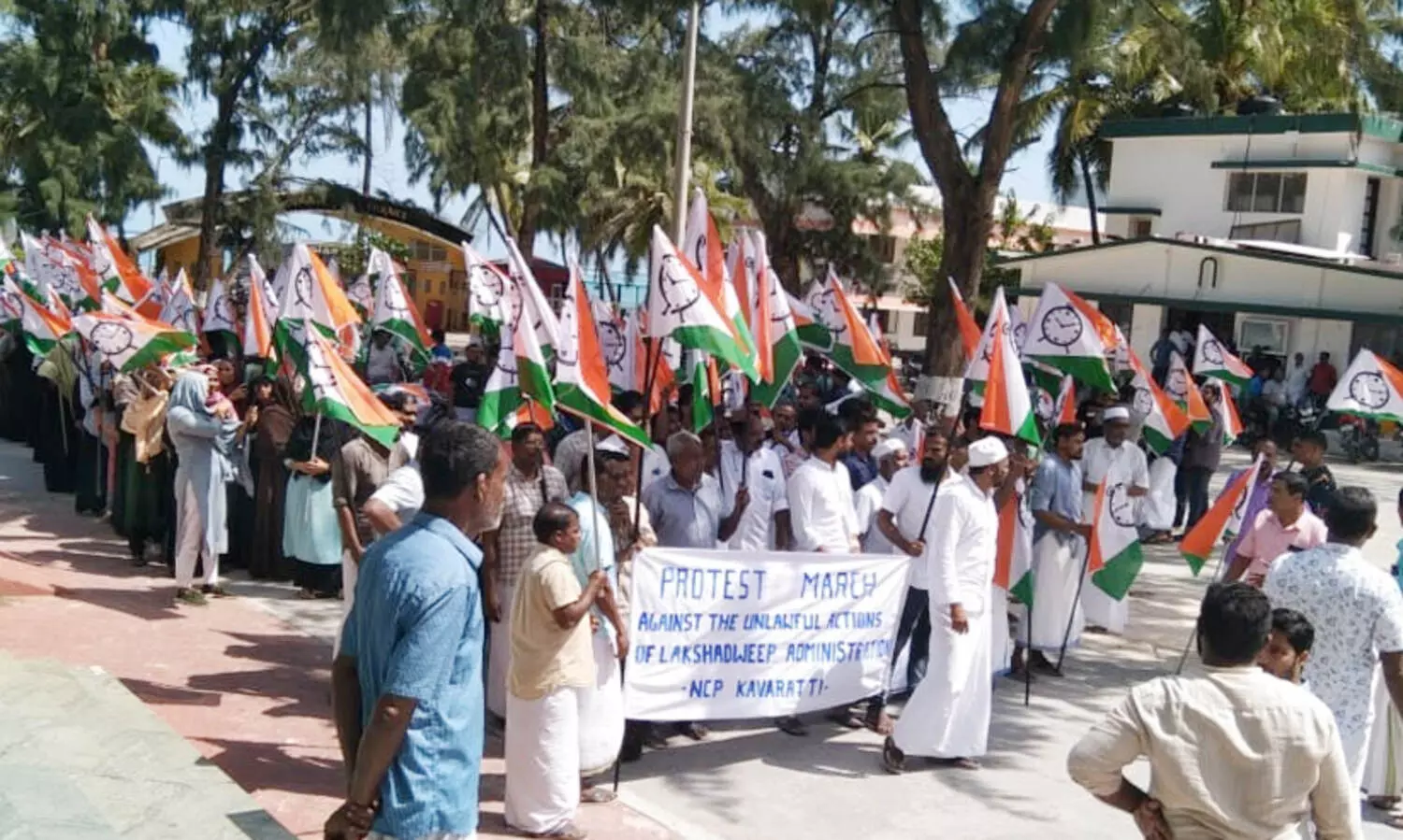 അഡ്മിനിസ്ട്രേറ്ററുമായി ചർച്ചക്കെത്തിയവരെ അറസ്റ്റ് ചെയ്ത സംഭവം; ലക്ഷദ്വീപിൽ വ്യാപക പ്രതിഷേധം