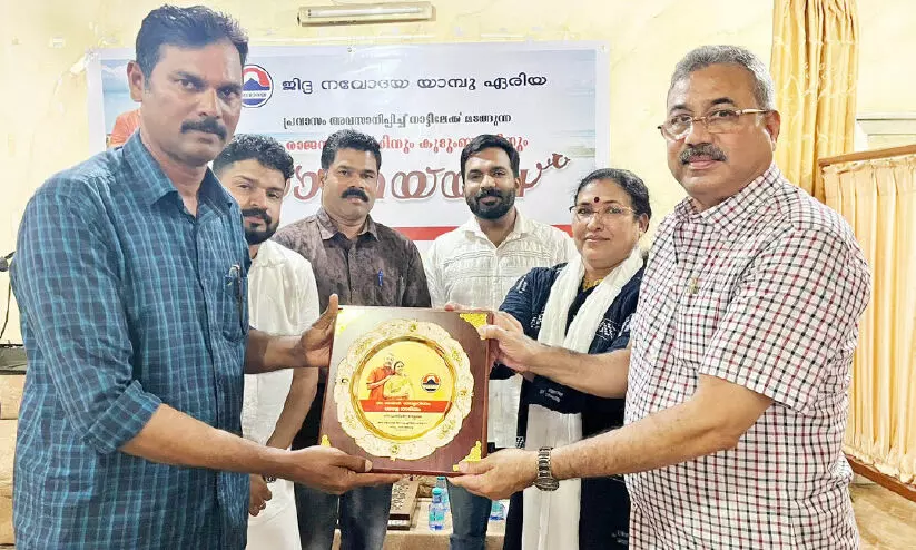 രാജൻ നമ്പ്യാർക്ക് ജിദ്ദ നവോദയ യാംബു ഏരിയ കമ്മിറ്റി യാത്രയയപ്പ് നൽകി രാജൻ നമ്പ്യാർക്ക് ജിദ്ദ നവോദയ യാംബു ഏരിയ കമ്മിറ്റി യാത്രയയപ്പ് നൽകി