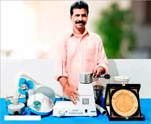 സൂപ്പർ മിക്സി മുതൽ ഡ്രൈവിങ് കെയർ സിസ്റ്റം വരെ; കണ്ടുപിടിക്കാൻ ഇനിയുമുണ്ട് ബിജുവിന് സ്വപ്നങ്ങൾ സൂപ്പർ മിക്സി മുതൽ ഡ്രൈവിങ് കെയർ സിസ്റ്റം വരെ; കണ്ടുപിടിക്കാൻ ഇനിയുമുണ്ട് ബിജുവിന് സ്വപ്നങ്ങൾ