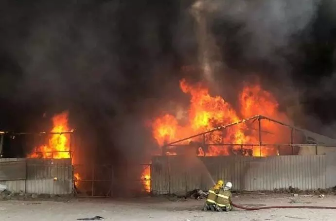 അൽ റായിയിൽ വൻ തീപിടിത്തം; 4000 ചതുരശ്ര മീറ്ററിൽ തീപടർന്നു അൽ റായിയിൽ വൻ തീപിടിത്തം; 4000 ചതുരശ്ര മീറ്ററിൽ തീപടർന്നു