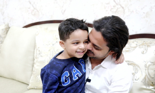 പൊലീസ് ഇടപെടൽ: പത്തു മാസത്തിനു ശേഷം പിതാവുമായി മകന്റെ കൂടിക്കാഴ്ച പൊലീസ് ഇടപെടൽ: പത്തു മാസത്തിനു ശേഷം പിതാവുമായി മകന്റെ കൂടിക്കാഴ്ച