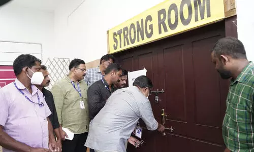 തൃക്കാക്കര ഉപതെരഞ്ഞെടുപ്പ്: ഇന്ന് നിശബ്ദ പ്രചാരണം; പോളിങ് സാമഗ്രികളുടെ വിതരണം ആരംഭിച്ചു