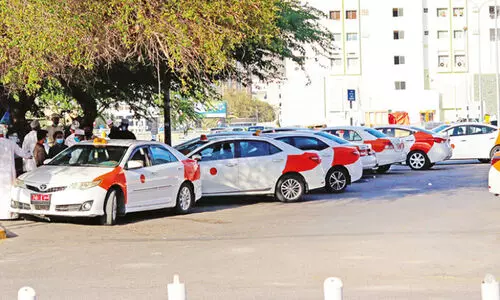 ഓൺ ലൈൻ വാഹനം വ്യാപകം: സാധാരണ ടാക്സികൾ നിരത്തൊഴിയുന്നു