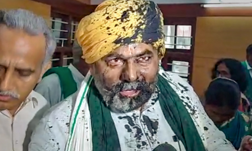 രാകേഷ് ടികായത്തിനുനേരെ ആക്രമണം: പിന്നിൽ കോടിഹള്ളി ചന്ദ്രശേഖറിന്റെ അനുയായികൾ