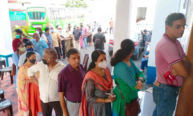 സെഞ്ച്വറി അടിക്കുമോ? ഷോക്കടിക്കുമോ? ; തൃക്കാക്കര വിധിയെഴുത്ത് തുടങ്ങി