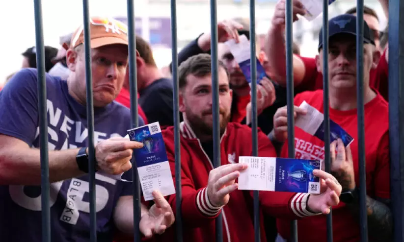 പാരിസിൽ ലിവർപൂൾ ആരാധകർക്ക് പൊലീസ് മുറ; ഫ്രാൻസ് മാപ്പു പറയണമെന്ന് ലിവർപൂൾ പാരിസിൽ ലിവർപൂൾ ആരാധകർക്ക് പൊലീസ് മുറ; ഫ്രാൻസ് മാപ്പു പറയണമെന്ന് ലിവർപൂൾ