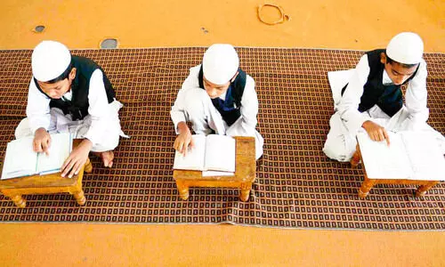 മ​ദ്റ​സ​ക​ൾ​ക്ക് പൂ​ട്ടി​ടാ​ൻ ശ്ര​മി​ക്കു​മ്പോ​ൾ