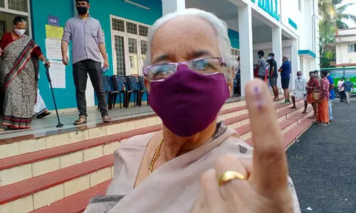 തൃക്കാക്കര: ആദ്യ മണിക്കൂറിൽ കനത്ത പോളിങ്