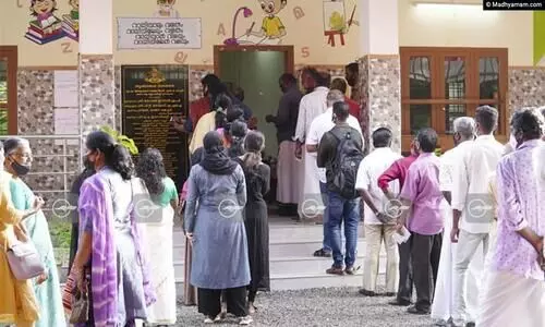 തൃക്കാക്കര ഉപതെരഞ്ഞെടുപ്പ്: മദ്യപിച്ചെത്തിയെന്ന് ആരോപണം; പ്രിസൈനിങ് ഓഫീസറെ മാറ്റി