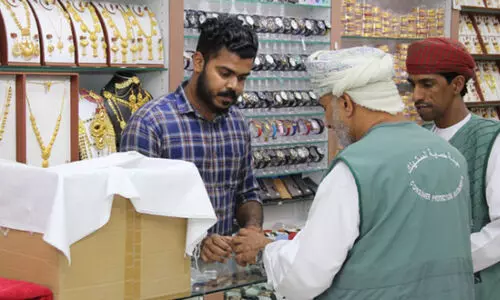 മാ​ർ​ക്ക​റ്റി​ലും ക​ട​ക​ളി​ലും സി.​പി.​എ പ​രി​ശോ​ധ​ന