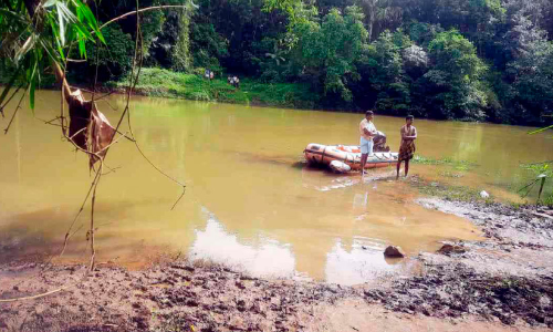 സുരക്ഷിതത്വമില്ലാതെ കല്ലടയാറ്റിലെ കടവുകൾ