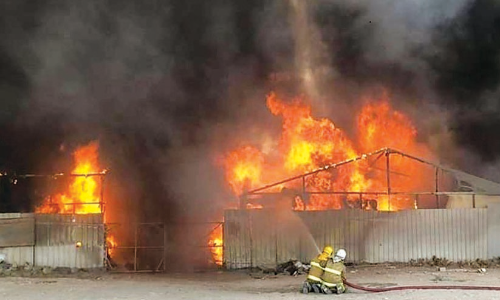 അൽ റായിയിൽ വൻ തീപിടിത്തം; 4000 ചതുരശ്ര മീറ്ററിൽ തീപടർന്നു