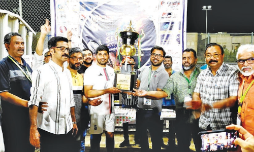 ആ​ക്മി കു​വൈ​ത്ത് സെ​വ​ൻ​സ് ഫു​ട്ബാ​ൾ കി​രീ​ടം ഫ​ഹാ​ഹീ​ൽ ബ്ര​ദേ​ഴ്‌​സി​ന്