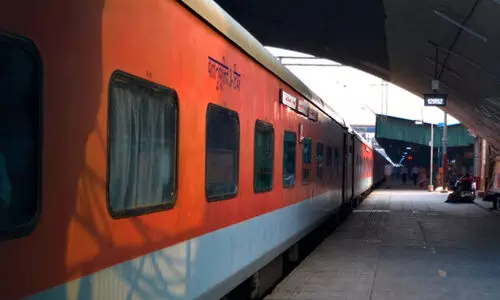 യാത്രക്കാരുടെ തിരക്ക്; 10 ട്രെയിനുകളിൽ അധിക കോച്ചുകൾ