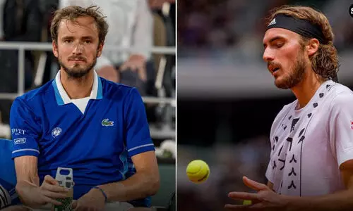 ഫ്രഞ്ച് ഓപണിൽ അട്ടിമറി; ലോക രണ്ടാം നമ്പർ മെദ്‍വദേവും നാലാം റാങ്കുകാരൻ സിറ്റ്സിപാസും പുറത്ത്