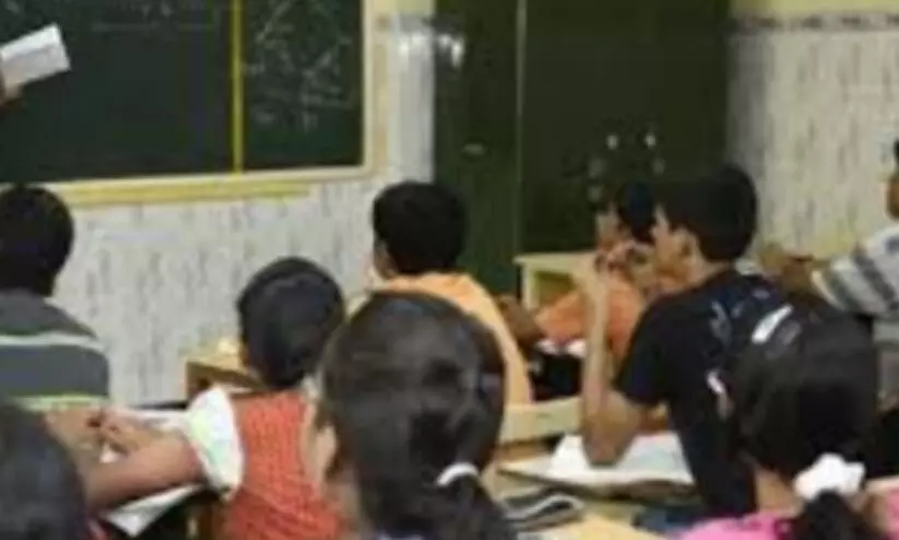 ട്യൂഷൻ സെന്ററുകളിൽ ചൂരൽ കഷായം; വഴിതെറ്റി വിദ്യാർഥികളും പഠനപ്രവർത്തനവും ട്യൂഷൻ സെന്ററുകളിൽ ചൂരൽ കഷായം; വഴിതെറ്റി വിദ്യാർഥികളും പഠനപ്രവർത്തനവും