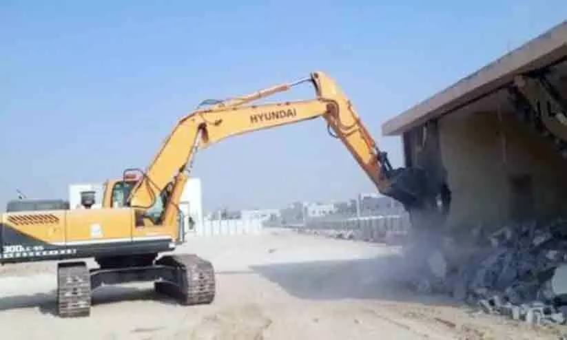 നഗര സൗന്ദര്യവത്കരണം: റയ്യാനിൽ കെട്ടിടങ്ങൾ പൊളിച്ചുനീക്കി നഗര സൗന്ദര്യവത്കരണം: റയ്യാനിൽ കെട്ടിടങ്ങൾ പൊളിച്ചുനീക്കി