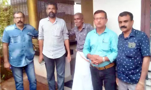 മരിച്ചെന്നു കരുതി ബന്ധുക്കൾ ഖബറടക്കി; രണ്ടാഴ്ചക്കുശേഷം വയോധികൻ തിരിച്ചെത്തി മരിച്ചെന്നു കരുതി ബന്ധുക്കൾ ഖബറടക്കി; രണ്ടാഴ്ചക്കുശേഷം വയോധികൻ തിരിച്ചെത്തി