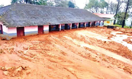 ഉരുളെടുത്ത് നാലാണ്ട്; കുറിച്യർമല സ്കൂൾ ഇപ്പോഴും മണ്ണിനടിയിൽ ഉരുളെടുത്ത് നാലാണ്ട്; കുറിച്യർമല സ്കൂൾ ഇപ്പോഴും മണ്ണിനടിയിൽ