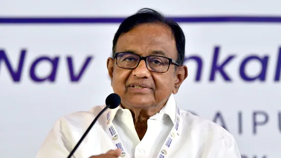 അരുന്ധതിയെ പ്രോസിക്യൂട്ട്​ ചെയ്യുന്നതിനെതിരെ ചിദംബരം