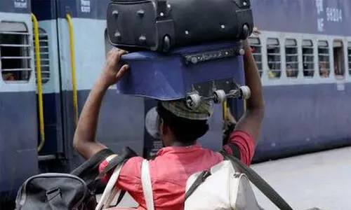 ട്രെയിനുകളിൽ കൂടുതൽ ലഗേജ്; യാത്രക്കാർക്ക് മുന്നറിയിപ്പുമായി റെയിൽവേ